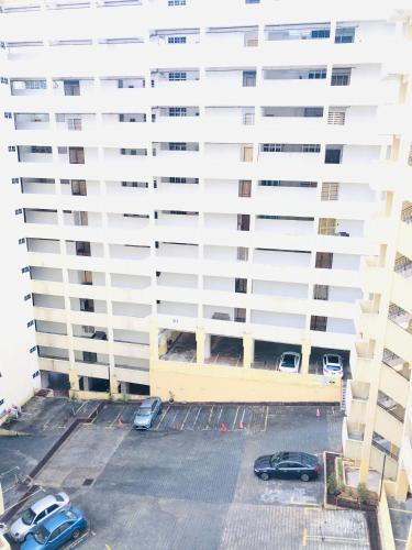 Crown imperial court 18 With Free WiFi