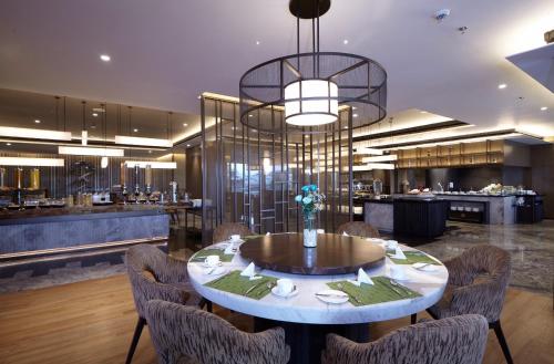 Restaurant, Radisson Lampung Kedaton in Bandar Lampung