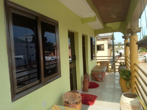 Erkély/terasz, Feehi's Place in Labone