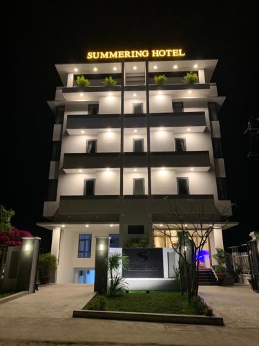 Exterior view, Summering Hotel in Doc Let