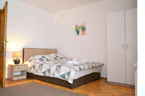 Riverside apartment #1. View over Fortress Kastel - image 7
