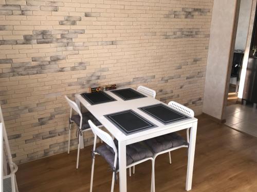 Adoratskogo 4