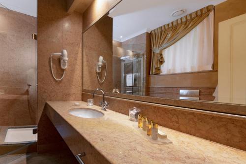 Single Room image 5