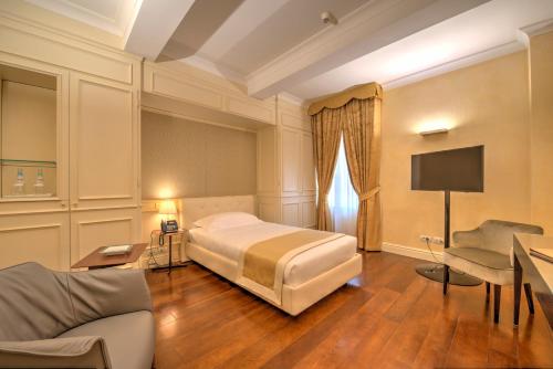 Single Room image 3