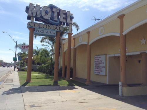 Colonial Pool&Spa Motel - Accommodation - Long Beach