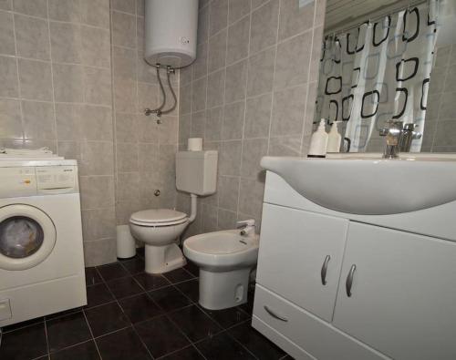Family friendly apartments with a swimming pool Sustjepan, Dubrovnik - 17308