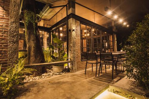 Restoran, The Flying Fish Hostel in Dumaguete