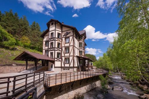 . Hotel "Na Kamushkah"