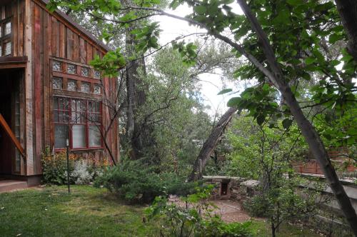 Creekside Cowa-Bungalow! - image 5