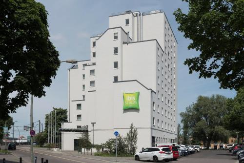 ibis Styles Berlin Treptow - image 4