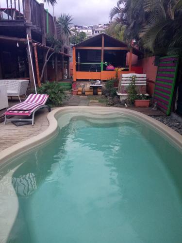 Bungalow acces piscine jaccuzzi chez Kat et rico