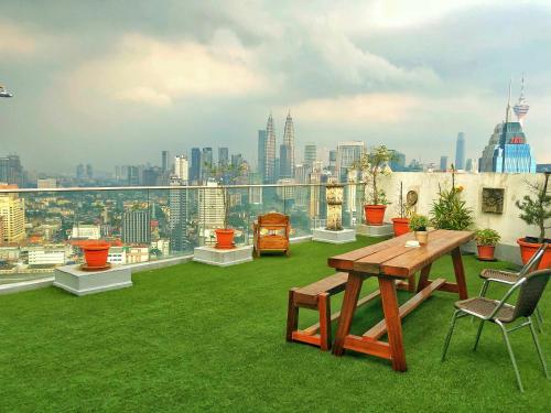tuin, Penthouse on 34 - The Highest Unit and Best Views in Regalia & Private Rooftop Terrace in Chowkit / Putra WTC