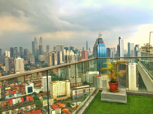 balkon/terras, Penthouse on 34 - The Highest Unit and Best Views in Regalia & Private Rooftop Terrace in Chowkit / Putra WTC