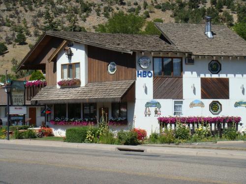 Starlight Lodge - main image