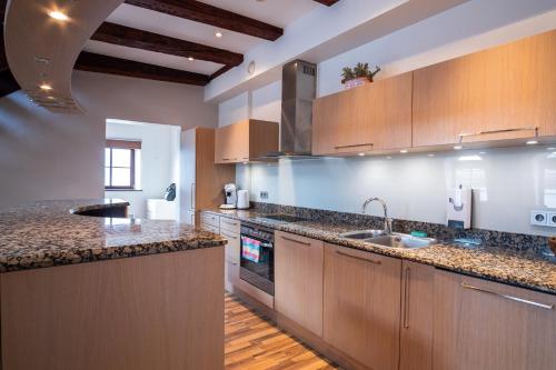 Dream Stay - Five Bedroom Penthouse in Old Town, Tallinn (photo 10)