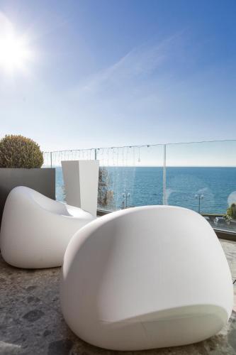 Deluxe Romantic Double Room with Terrace and Lake View