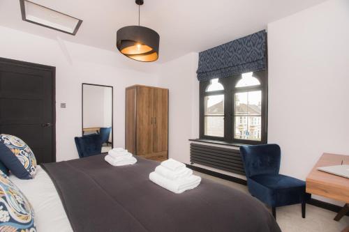 Locksbrook Lodge - Hot Tub - Spacious Outdoor Space, Bath (photo 6)