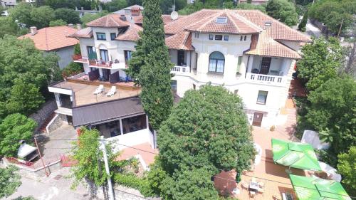 Pansion Ruža