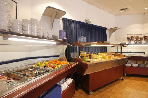 餐廳, 雷恩凱里亞德直營酒店 (Kyriad Direct Rennes) in 雷恩郊區