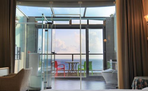 Superior Double Room with Balcony image 10