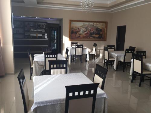 Haris Hotel & Suites - image 2