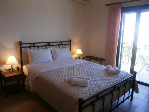 Flisvos Apartments in Megalochori (Agkistri)