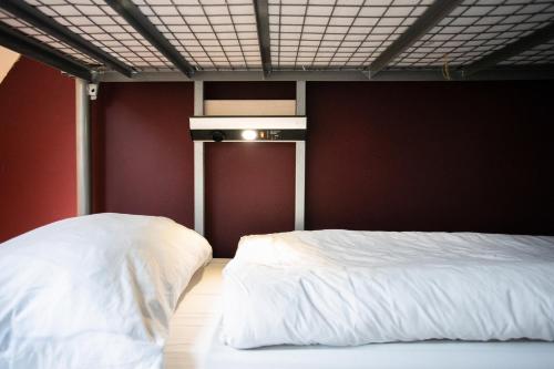 1 bunk bed