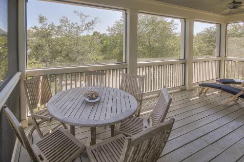 592 Western Lake Drive - image 4