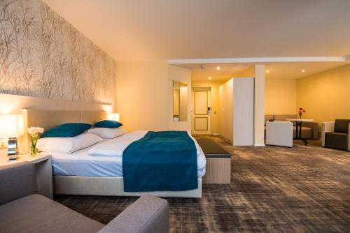 1 queen bed