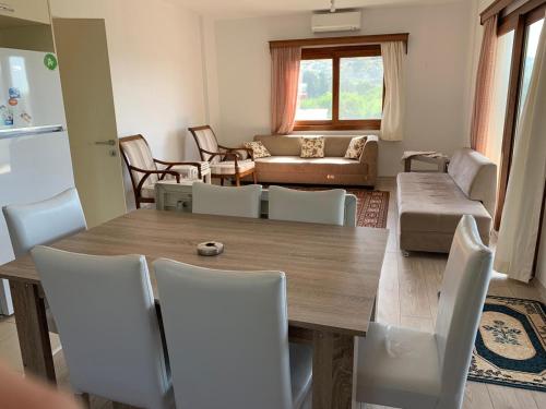  Gümüşlük koyunbabada denize sıfır ev, Ferienwohnung in Giriş