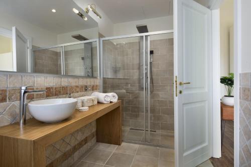 Luxury Rooms & Suites - image 6
