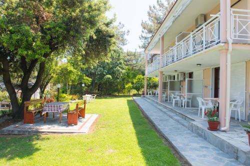 Pension Giannis Αdults only, Pension in Kinira bei Thymonia Beach