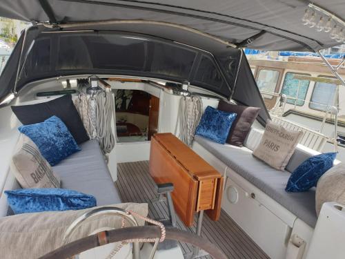 JASMINE CORAL JAY Boutique Boatel Ocean Village in Gibraltar