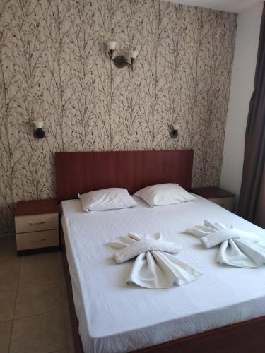 1 double bed, 1 sofa bed