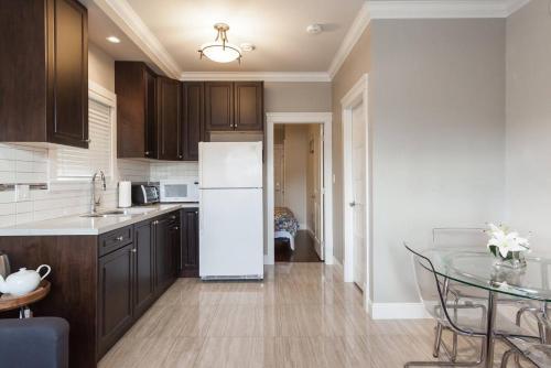 Rare Find Exquisitely New Quiet & Safe Skytrain Home - Maple Ridge