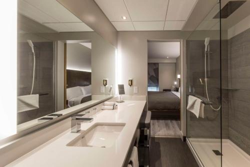 201810398 Hôtel & Suites Normandin Lévis