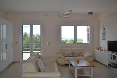 Villa Emma - Kamaria Home with Stunning Sea Views gîte à louer Neraïdhes