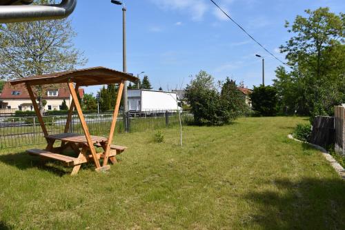 Dārzs, Bahnhof Laussnitz in Laussnitz