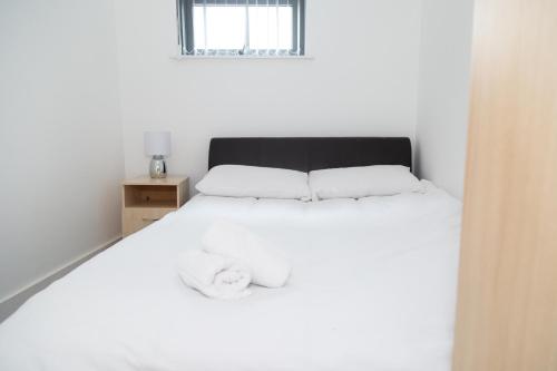 Serviced Apartment In Liverpool City Centre - Free Parking - Balcony - by Happy Days