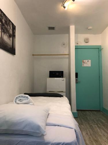 SoBe Hostel & Bar Image 45