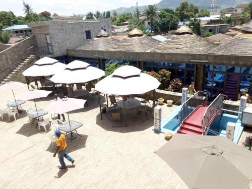 设施服务, Meka Hotel in 卡拉