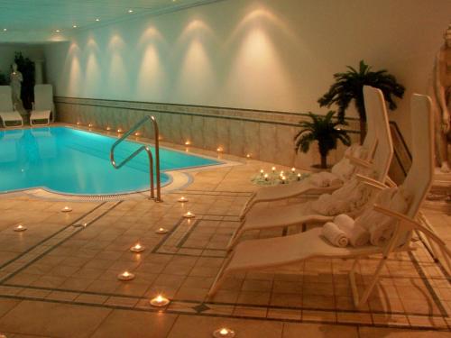 Swimming pool, Hotel Etschquelle in Curon Venosta