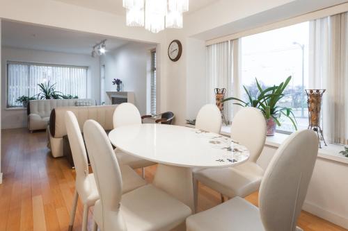 Convenient to Attractions & Close To Airport in Vancouver, Canada