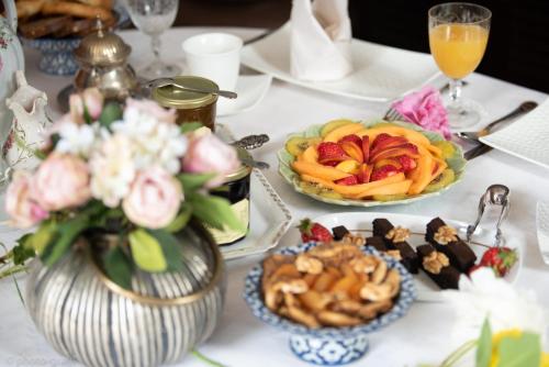 Essen und Erfrischungen, Maison d'hôtes de charme La Rose de Ducey près du Mont Saint Michel (Maison d'hotes de charme La Rose de Ducey pres du Mont Saint Michel) in Ducey