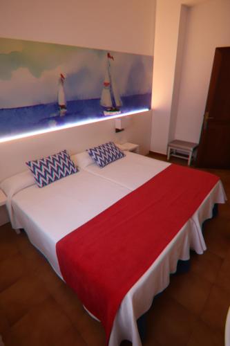 Hostal Cala Ratjada - image 5