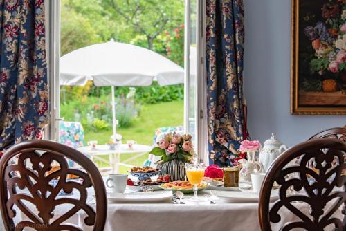 Garten, Maison d'hôtes de charme La Rose de Ducey près du Mont Saint Michel (Maison d'hotes de charme La Rose de Ducey pres du Mont Saint Michel) in Ducey