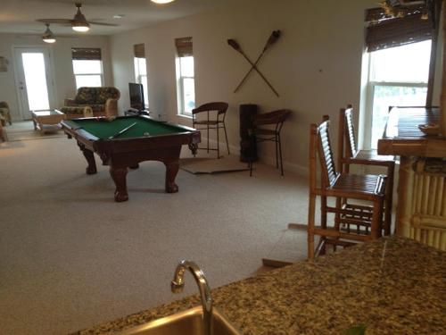 Large Beach House with Great Oceanviews, Game Room, Swimming pool