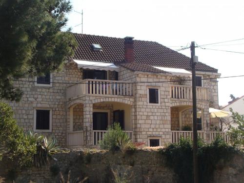  Apartments Megi in Sutivan