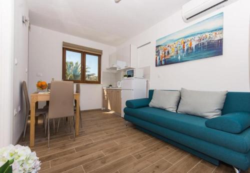 Apartments Ivica - 100m from the sea