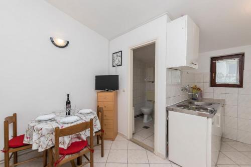 Apartments Miroslava - image 4